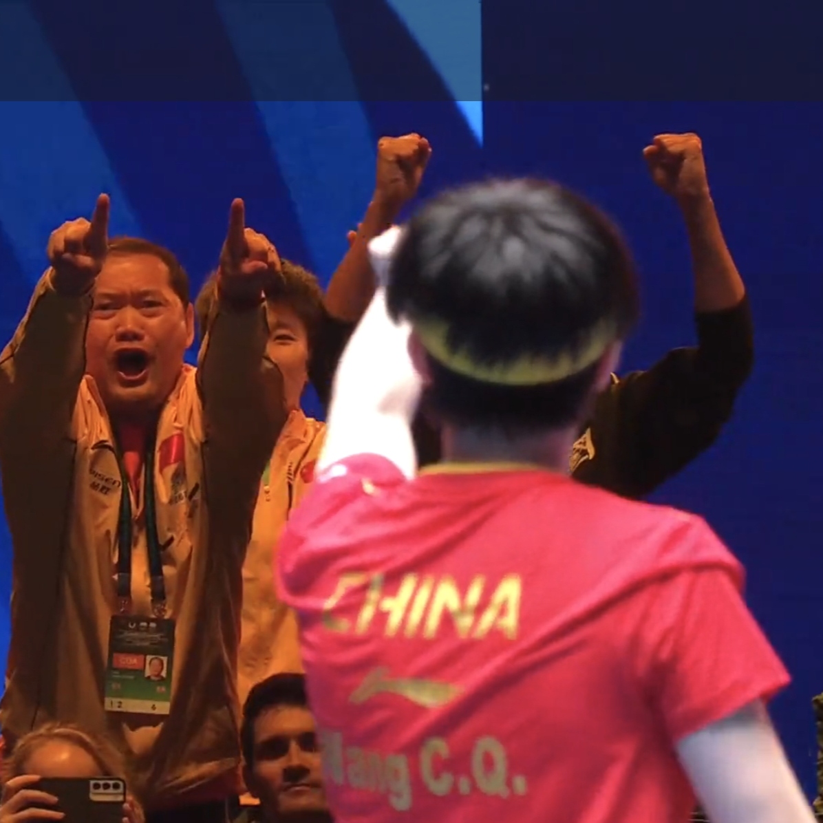 塞尔维亚举重选手勇夺金牌,全情投入 塞尔维亚举重选手勇夺金牌,全情投入